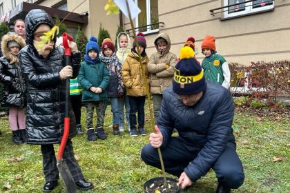 Sadzenie drzew w SP 15