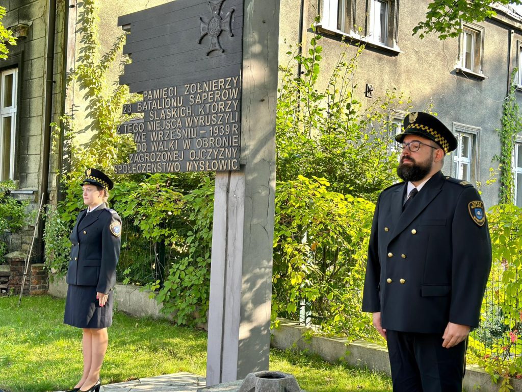 Uroczyste złożenie kwiatów w 84. rocznicę wybuchu II Wojny Światowej