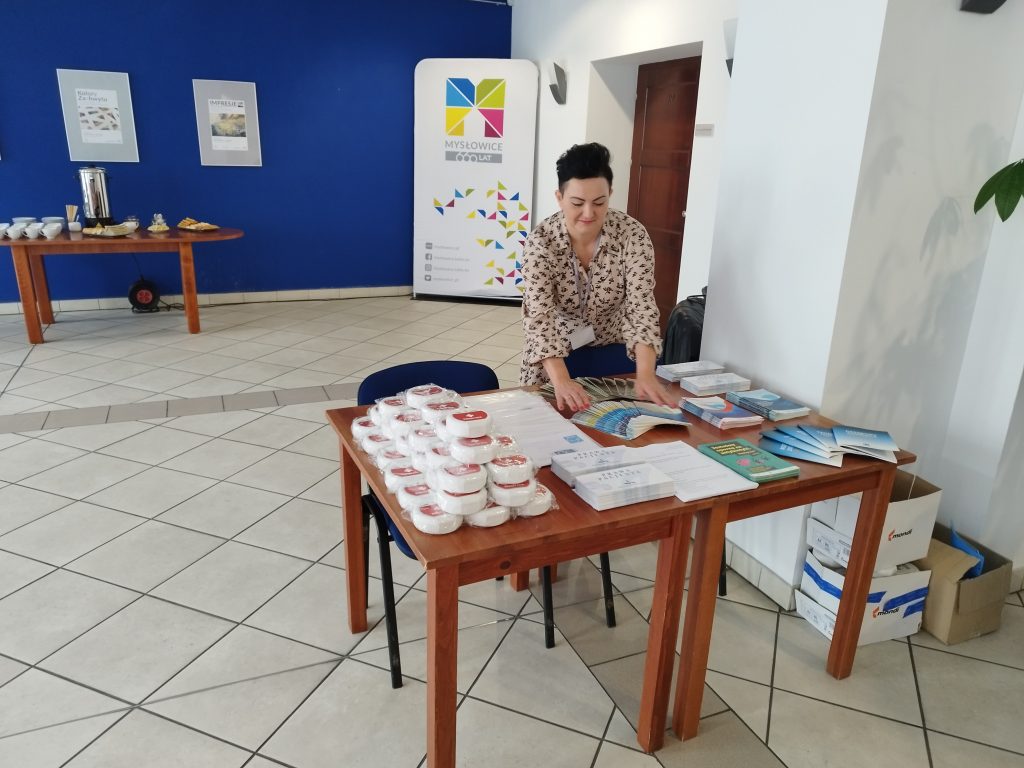 Konferencja Rzecznika Praw Obywatelskich i Alzheimer Polska dotyczącą możliwości wsparcia osób żyjących z demencją w zaawansowanym stadium choroby i ich bliskich