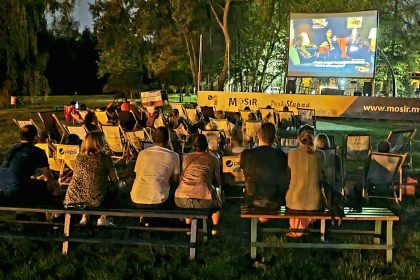 Kino letnie w Parku Słupna