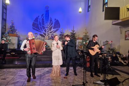 Wesołe kolędowanie z Marcinem Wyrostkiem