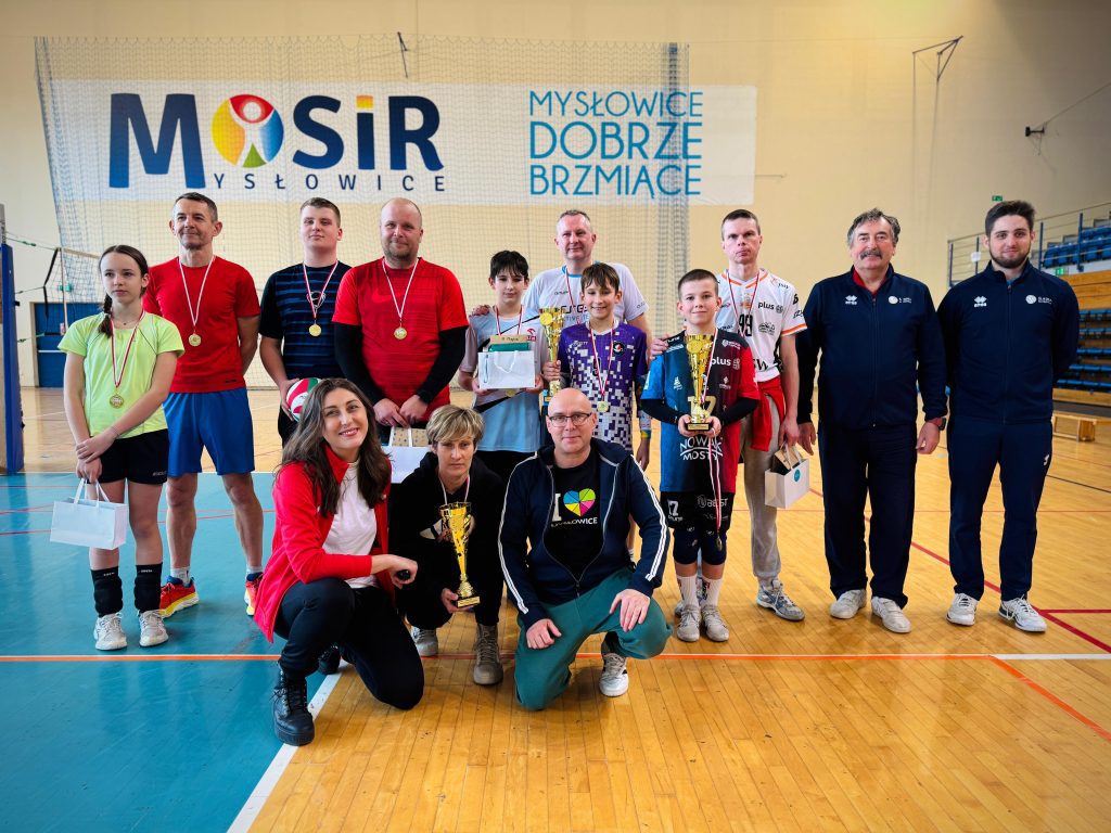 Rodzinny turniej siatkarski w ramach sportowej Feriady