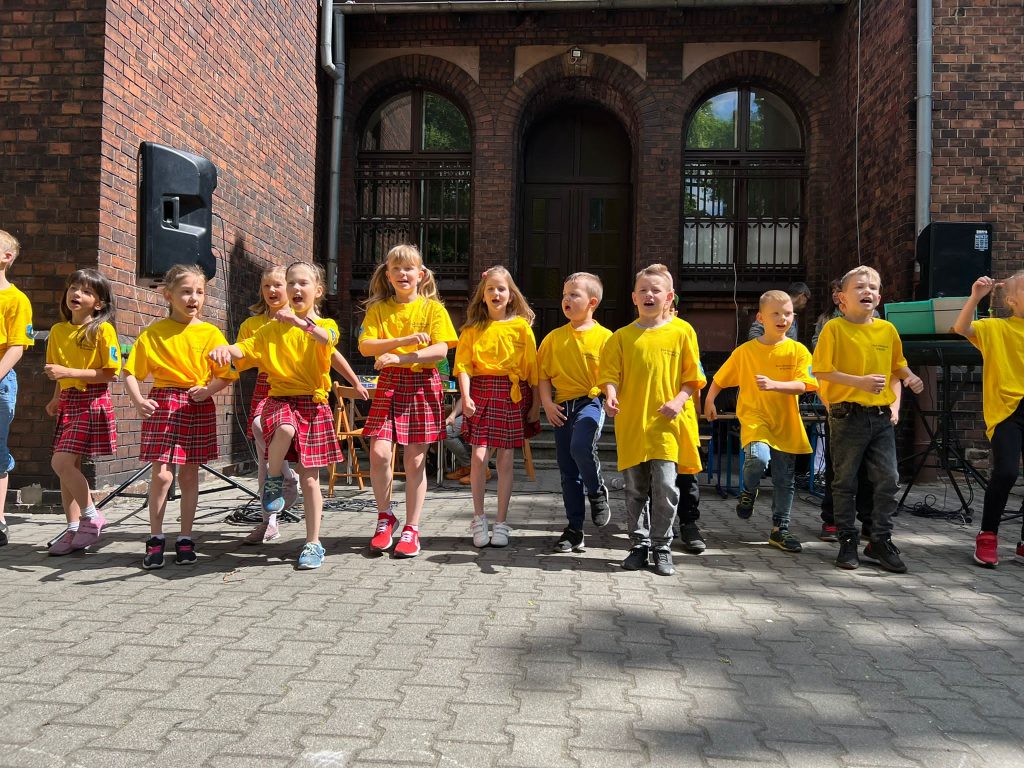 Festyn „Baw się z nami sportowcami” w Szkole Podstawowej Sportowej