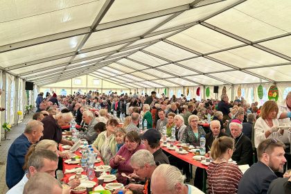 Metropolitalne Śniadanie Wielkanocne dla Samotnych organizowane przez Fundację Wolne Miejsce