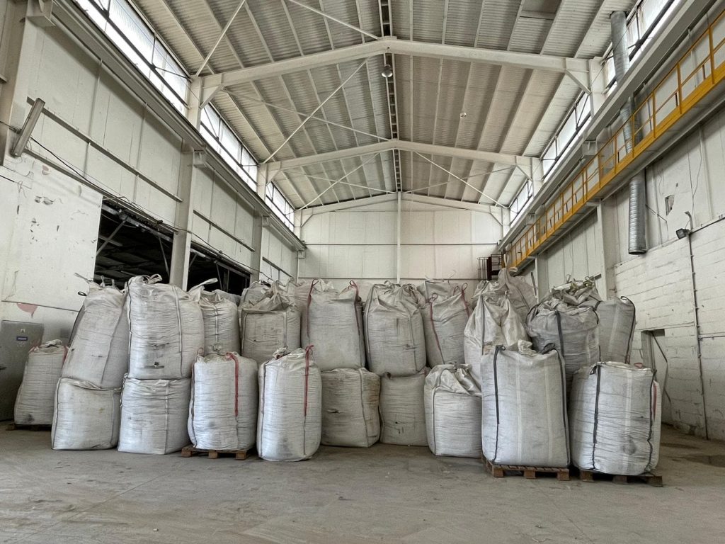 Komunikat dot. odpadów w jednej z mysłowickich hal