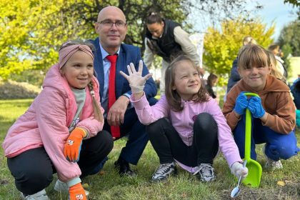 Sadzenie krokusów i tulipanów w Dzielnicy Bończyk-Tuwima