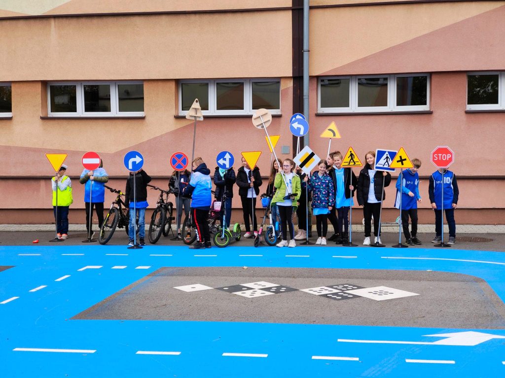 Dzień Edukacji Narodowej oraz otwarcie aktywnej strefy wypoczynku w Szkole Podstawowej nr 1