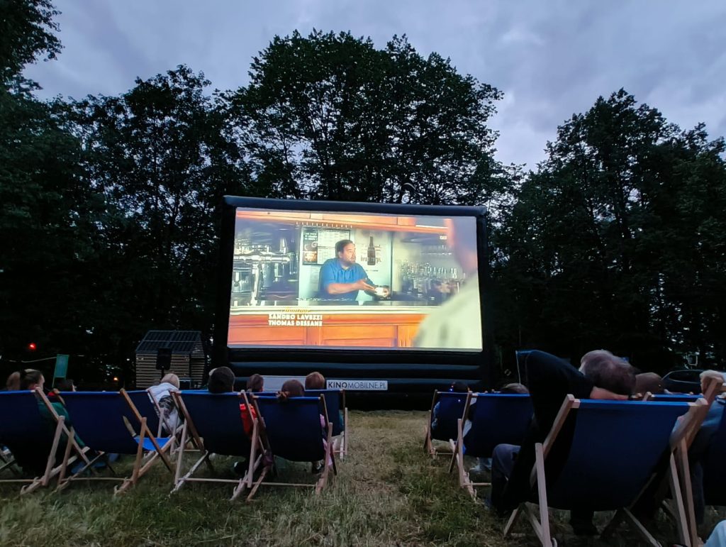 Plenerowe kino na Winklu