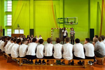 Pokazowa lekcja rugby w ZSP 1 z gościem specjalnym