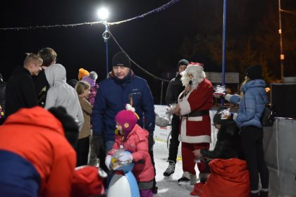 Mikołajki na lodowisku w Parku Słupna