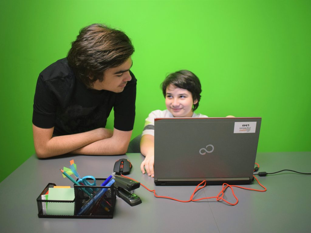 Szkoła z Gigantami – programowanie w czterech wymiarach gamingu