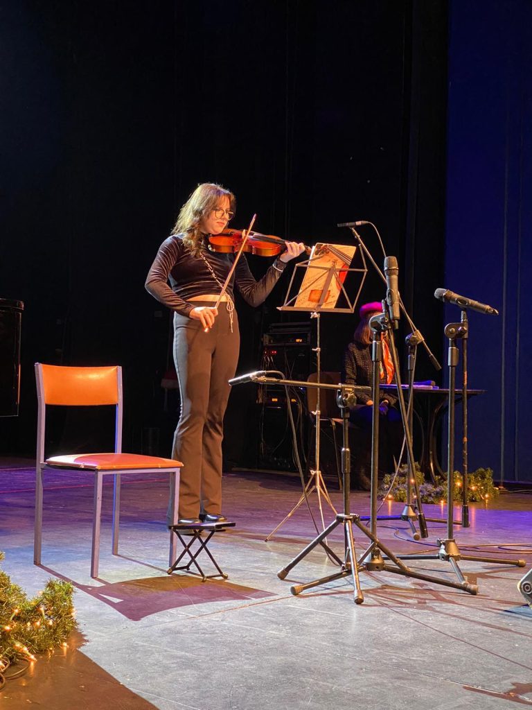 Gwiazdkowe Muzykowanie z podopiecznymi Stowarzyszenia Ognisk Edukacyjno-Artystycznych Amadeusz