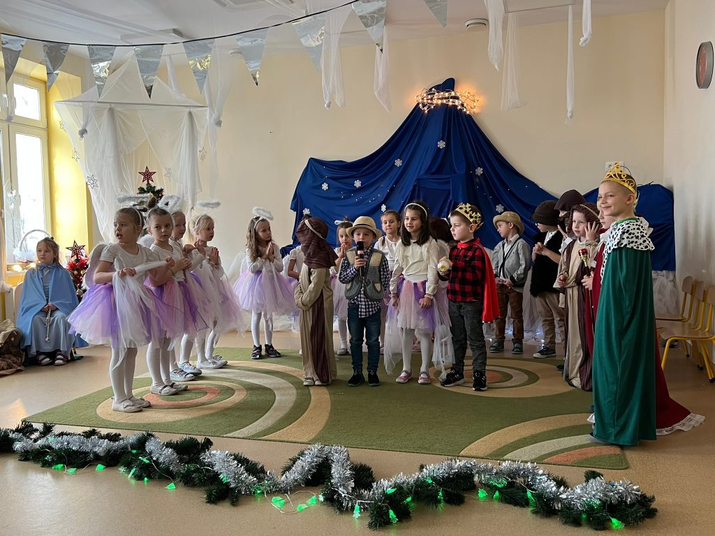 Jasełka i wspólne kolędowanie w Przedszkolu nr 9