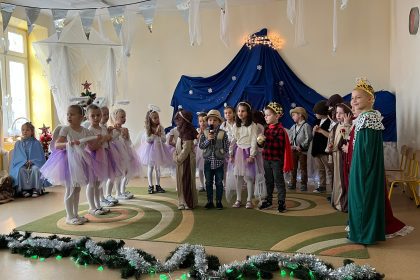 Jasełka i wspólne kolędowanie w Przedszkolu nr 9