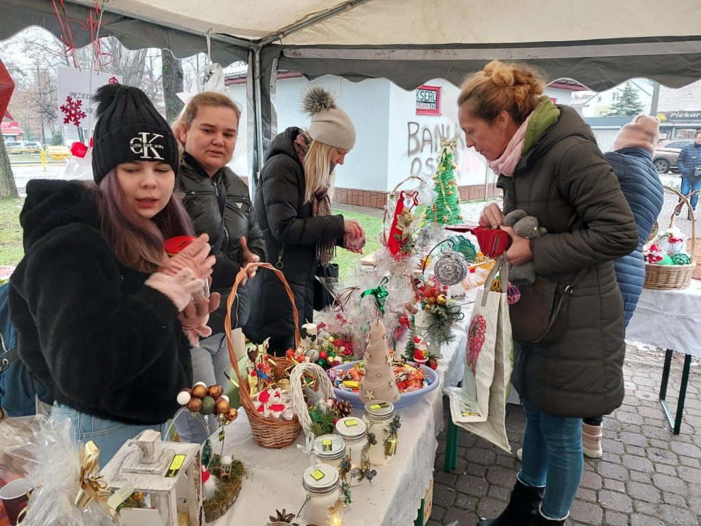 Świąteczny kiermasz na Wesołej
