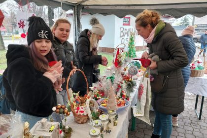 Świąteczny kiermasz na Wesołej