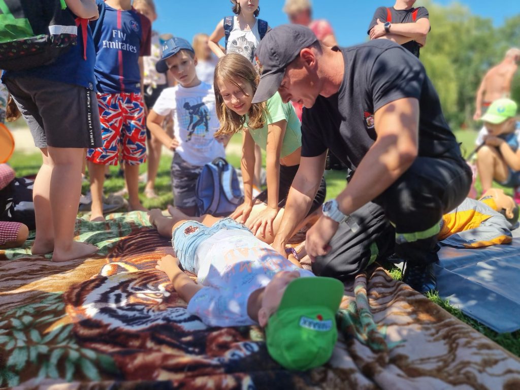 Pokaz ratownictwa wodnego w ramach kampanii „Bezpiecznie nad wodą – bezpieczne wakacje”