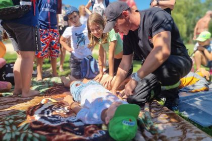 Pokaz ratownictwa wodnego w ramach kampanii „Bezpiecznie nad wodą – bezpieczne wakacje”