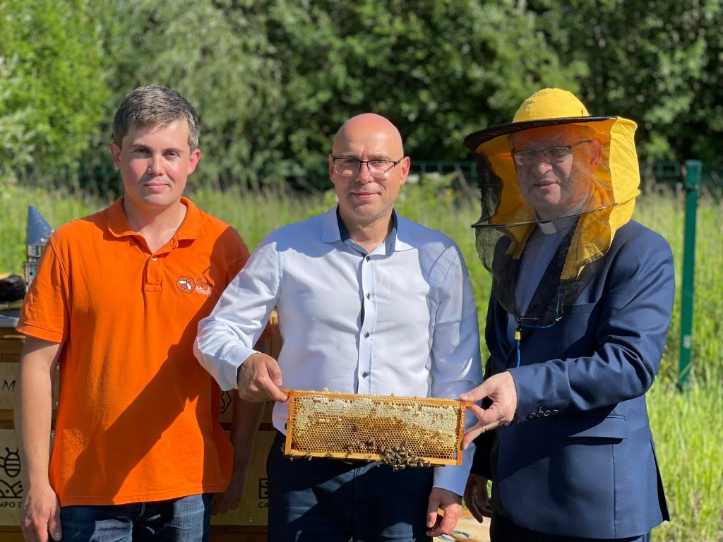 Oficjalne otwarcie miejsko-parafialnej pasieki edukacyjnej z projektu Miodowe Mysłowice