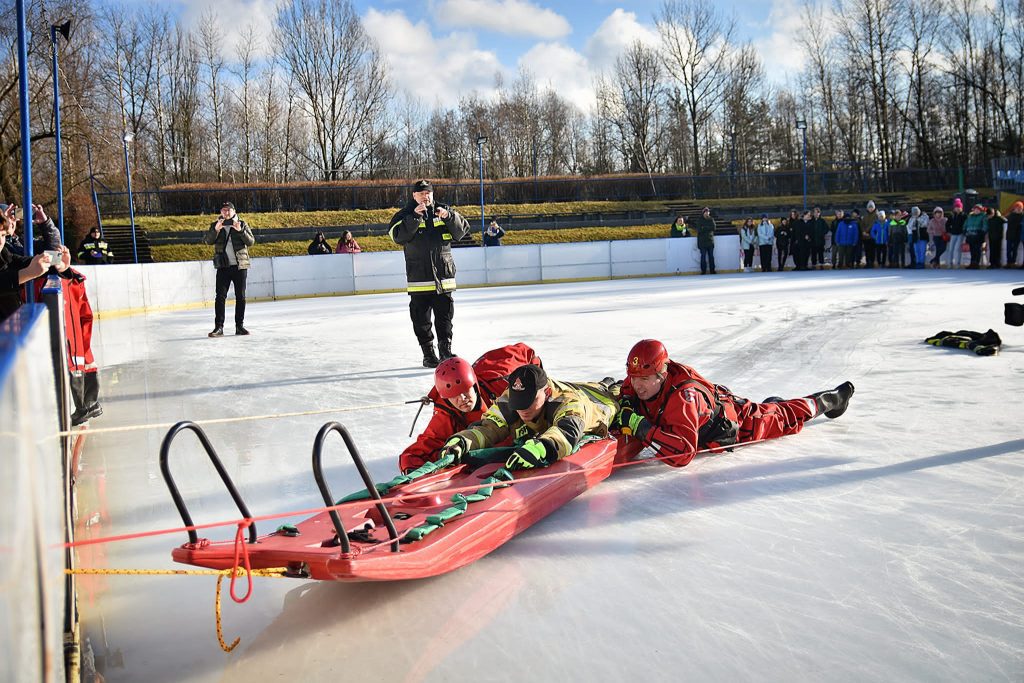 Pokaz ratownictwa lodowego w Parku Słupna