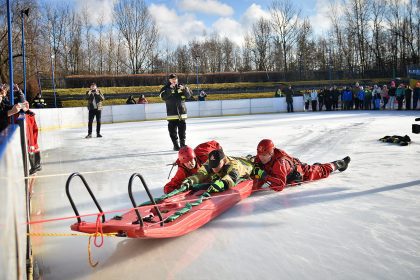 Pokaz ratownictwa lodowego w Parku Słupna