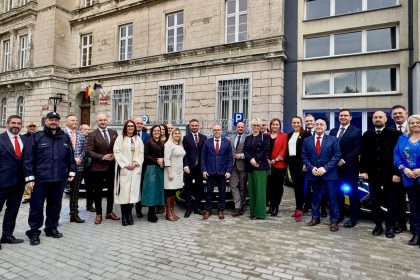 Przekazanie 3 nowych pojazdów mysłowickiej Komendzie Policji