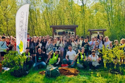 Sadzenie drzew w Parku Promenada w ramach obchodów Dnia Ziemi