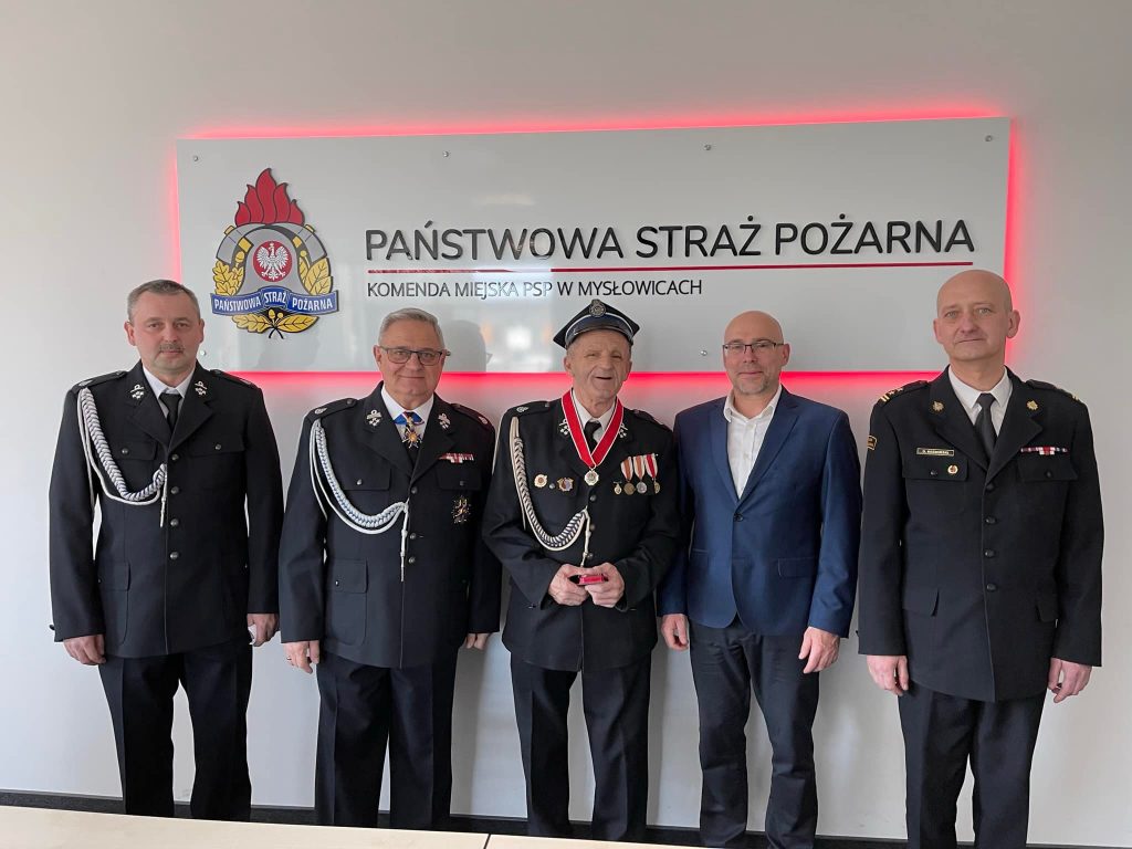 Wręczenie złotej odznaki Związku OSP RP druhowi Augustynowi Jochemczykowi