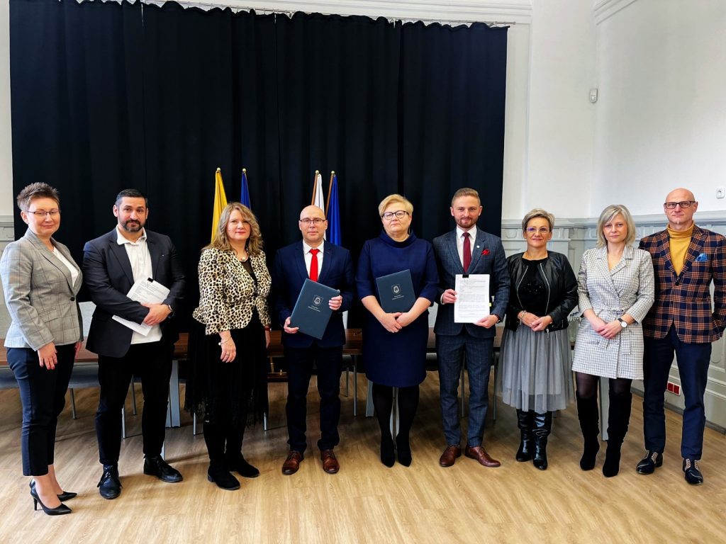 Oficjalne podpisanie umowy na budowę nowej szkoły, przedszkola i i hali sportowej w Dzielnicy Larysz-Hajdowizna