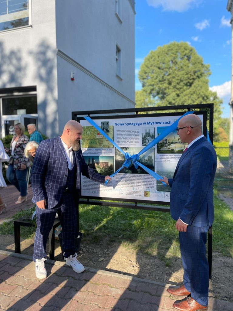 Odsłonięcie pamiątkowej tablicy w rocznicę wyburzenia mysłowickiej nowej synagogi w Mysłowicach