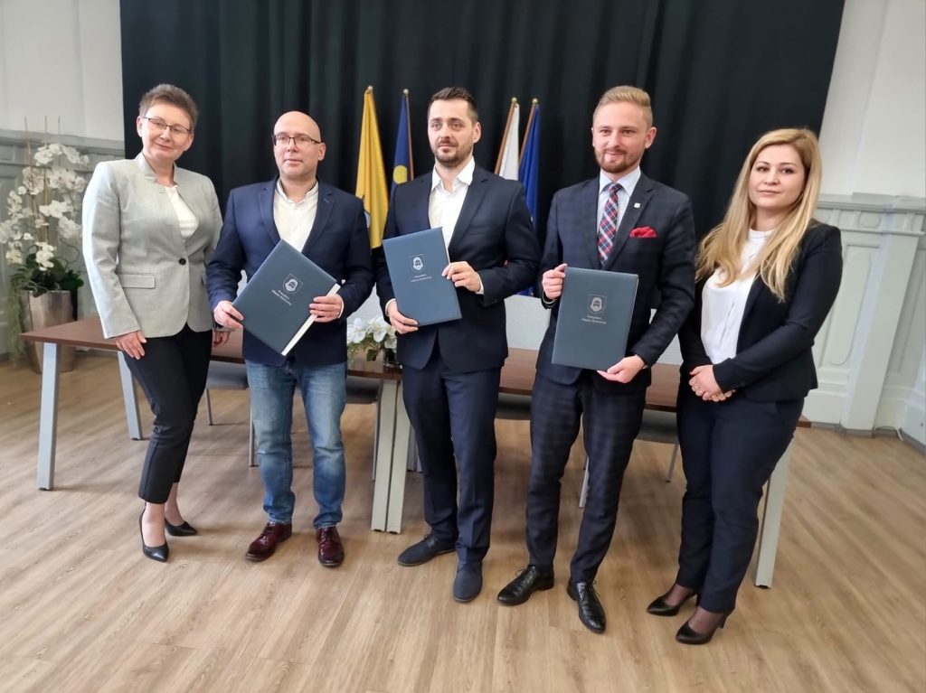 Podpisanie umowy na remont elewacji I Liceum Ogólnokształcącego im. T. Kościuszki w Mysłowicach