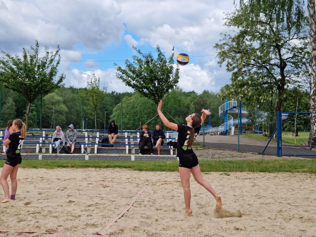 Półfinały Mistrzostw Śląska Młodziczek w siatkówce plażowej w Parku Słupna