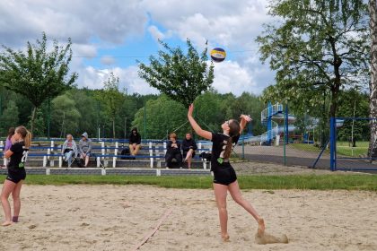 Półfinały Mistrzostw Śląska Młodziczek w siatkówce plażowej w Parku Słupna