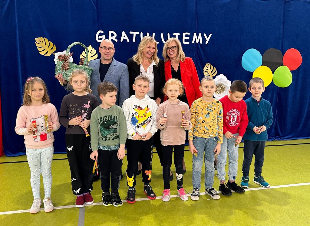 Uroczysta akademia wręczenia odznaczeń PKOl w Szkole Podstawowej Sportowej